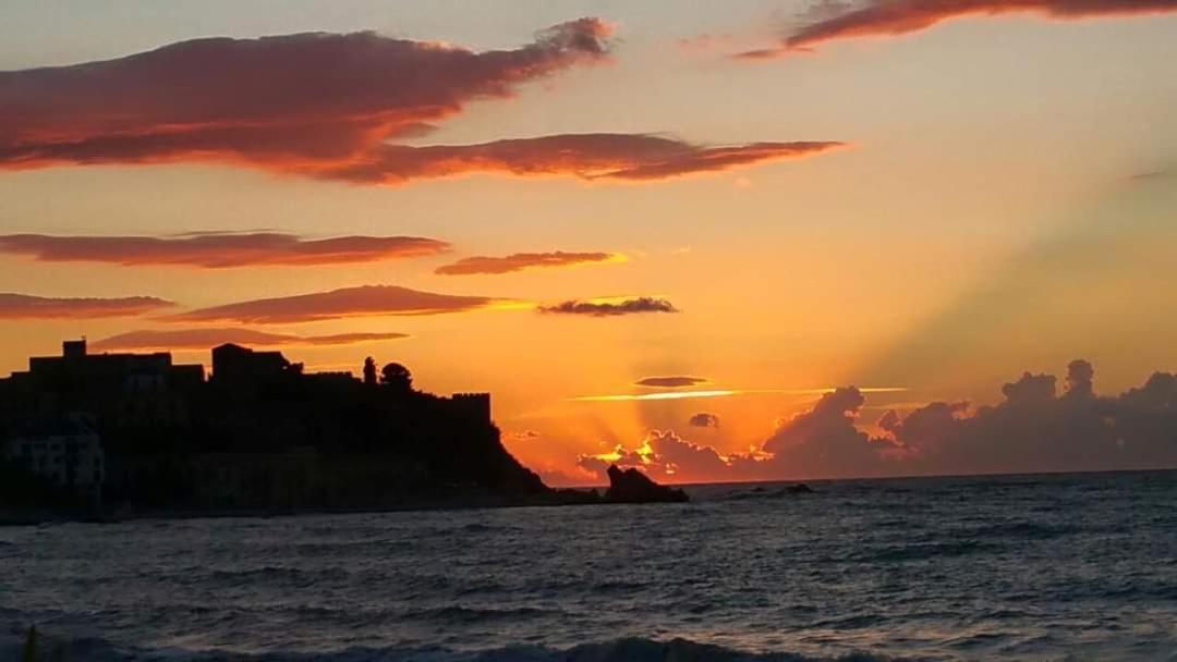 Casa Vacanze Due Passi E Il Mare Castel di Tusa Exterior photo